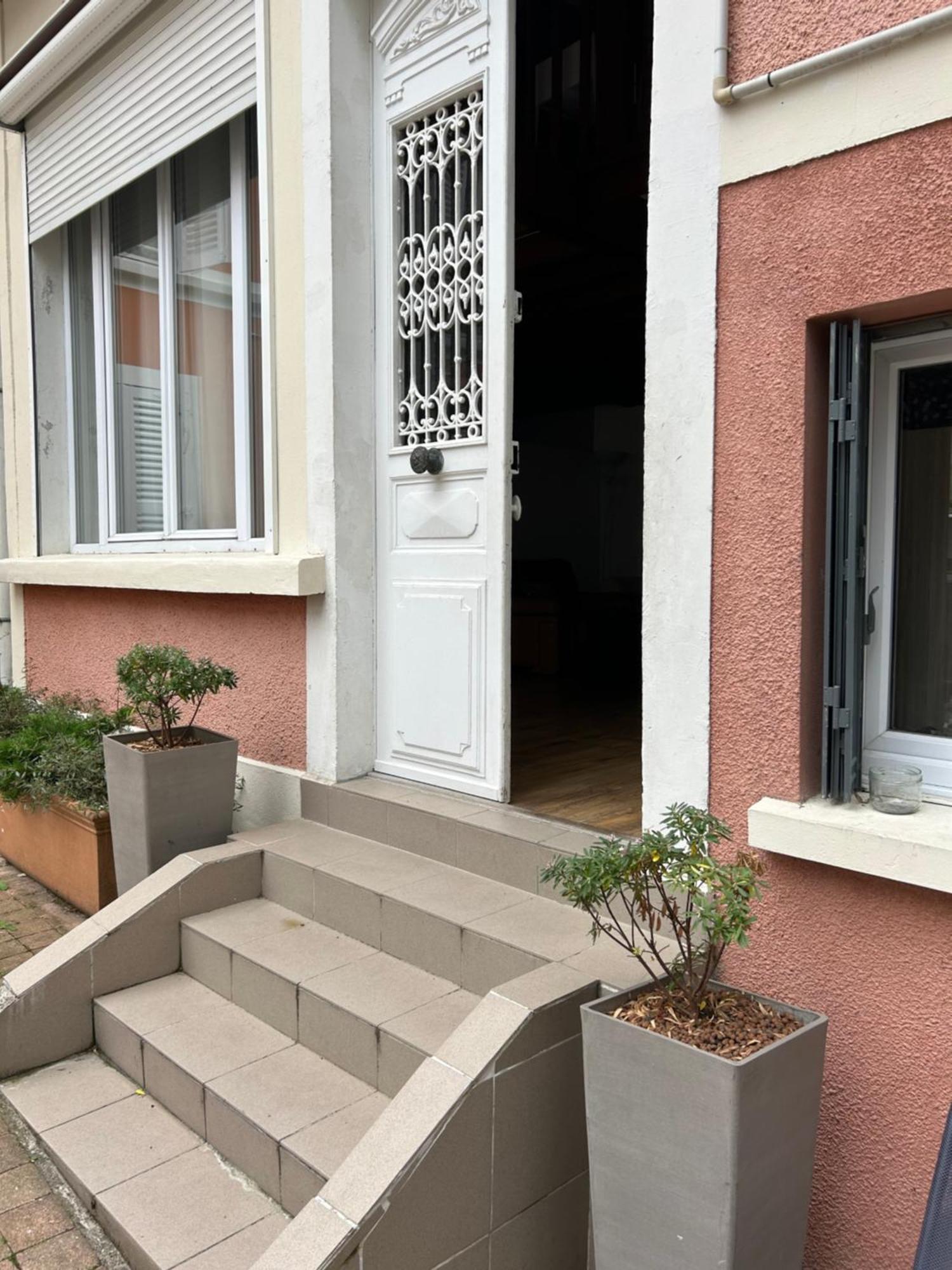 Paris Eiffel Tower Et Disney Apartments, Parkings Gratuits Et Securises, 10 Minutes Metro To Paris Nogent-sur-Seine Exterior foto